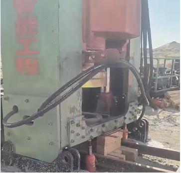 天井鉆機操作人員卸鉆桿步驟及注意事項 天井鉆機操作人員卸鉆桿步驟及注意事項