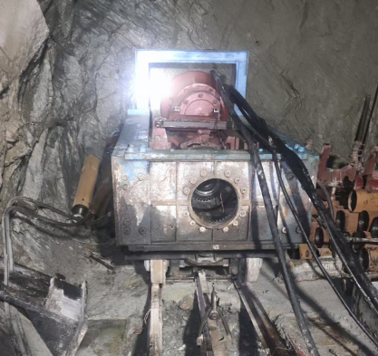 天井鉆機施工隊伍-華建智能工程